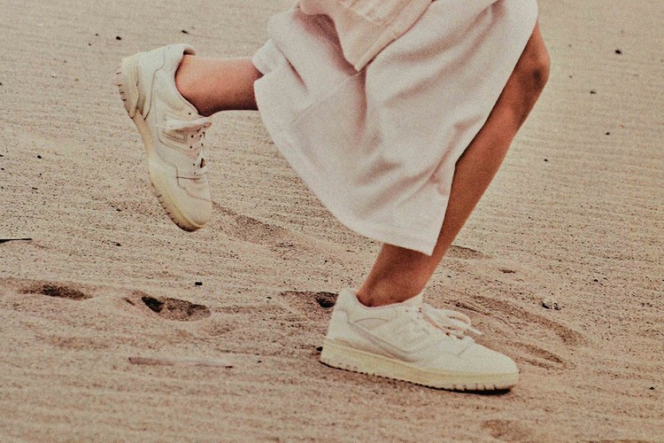 AURALEE × New Balance 550 最新联名鞋履正式登场