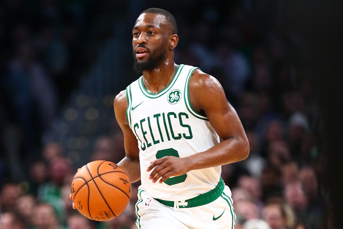 Boston Celtics 球星 Kemba Walker 因头部撞击被以担架抬出球场