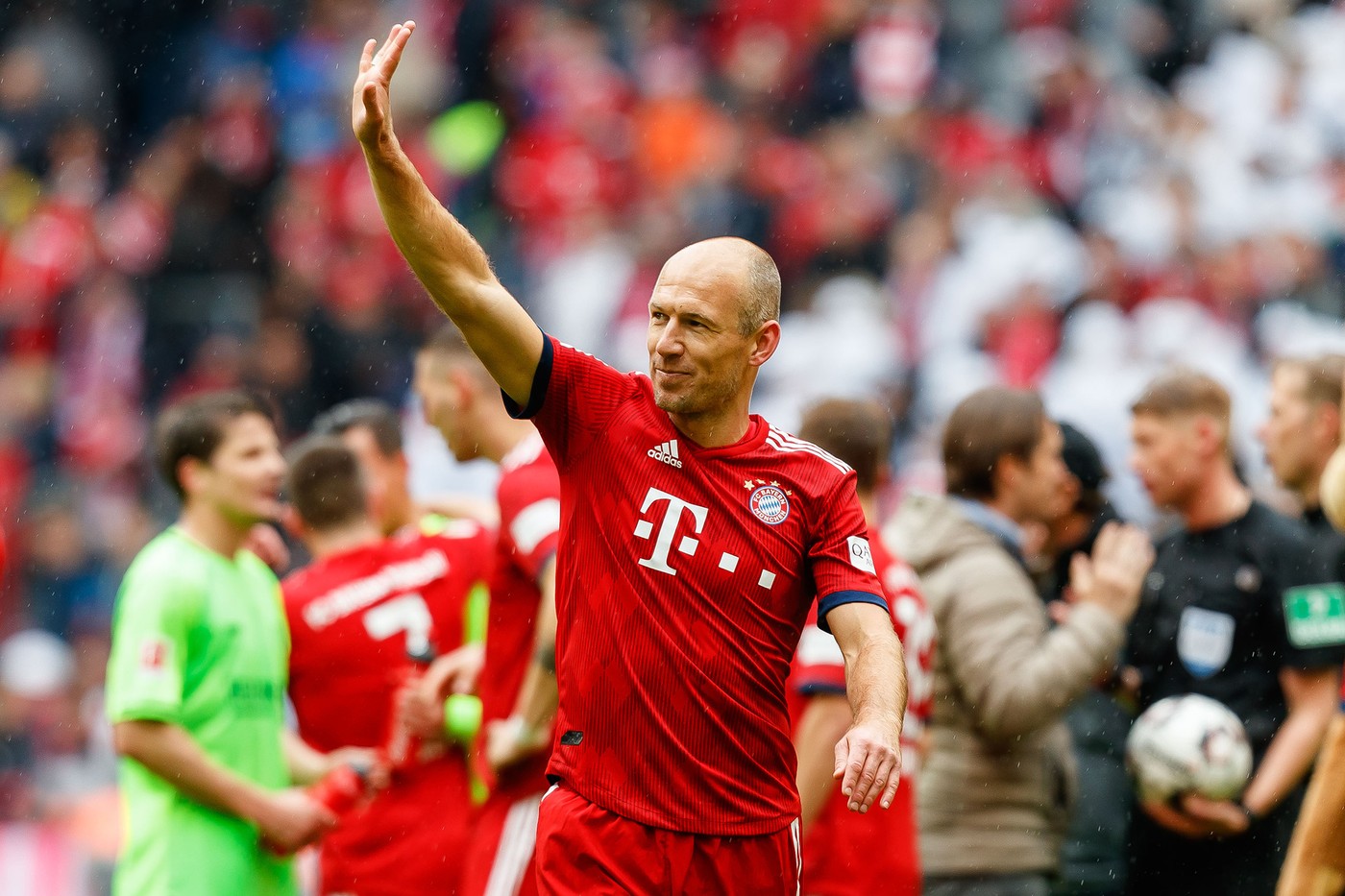 荷兰传奇球星 Arjen Robben 正式宣布退役