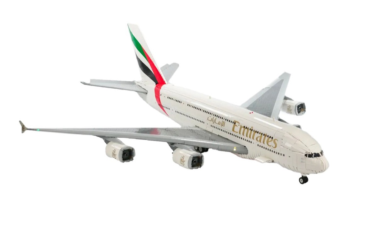 LEGO 玩家 BigPlanes 打造多达 40,000 件积木 Emirates 航空 A380 模型