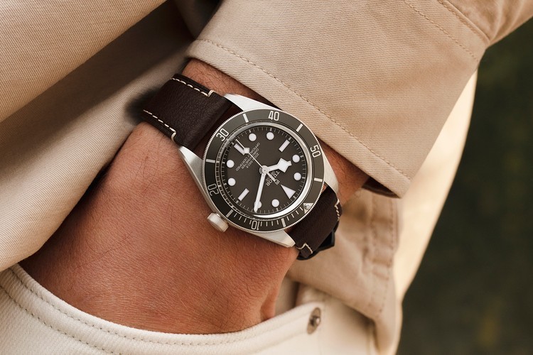 Tudor 发表 Black Bay Fifty-Eight 全新 18K 金与纯银材质表款