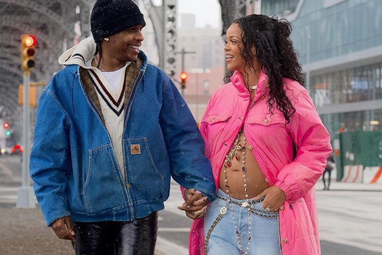 Rihanna 正式宣布怀孕！与男友 A$AP Rocky 街头拍摄情侣孕肚照