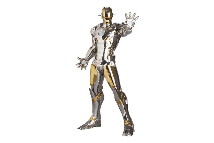 Medicom Toy 携手空山基打造 Iron Man 金属雕塑