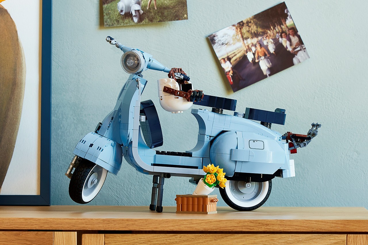 乐高 LEGO 推出全新 Vespa Piaggio 125 经典车款积木模型