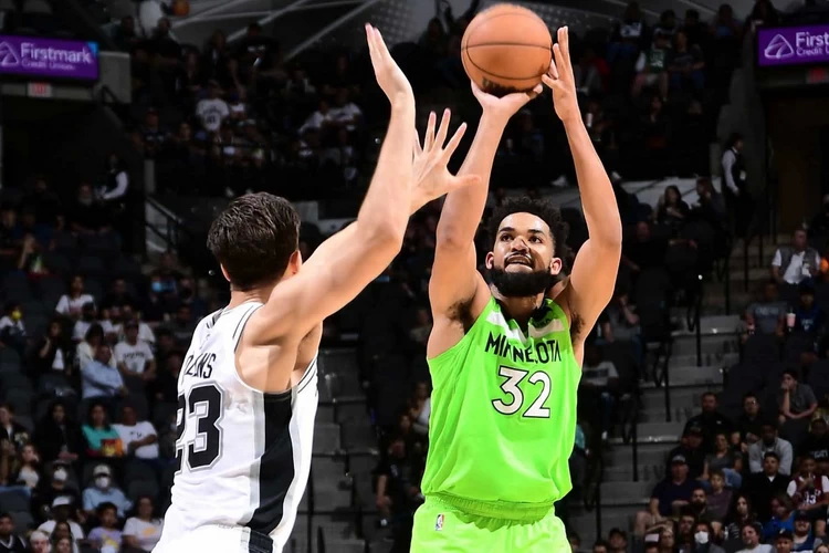 唐斯 Karl-Anthony Towns 豪取 60 分队史第一人，森林狼力克马刺