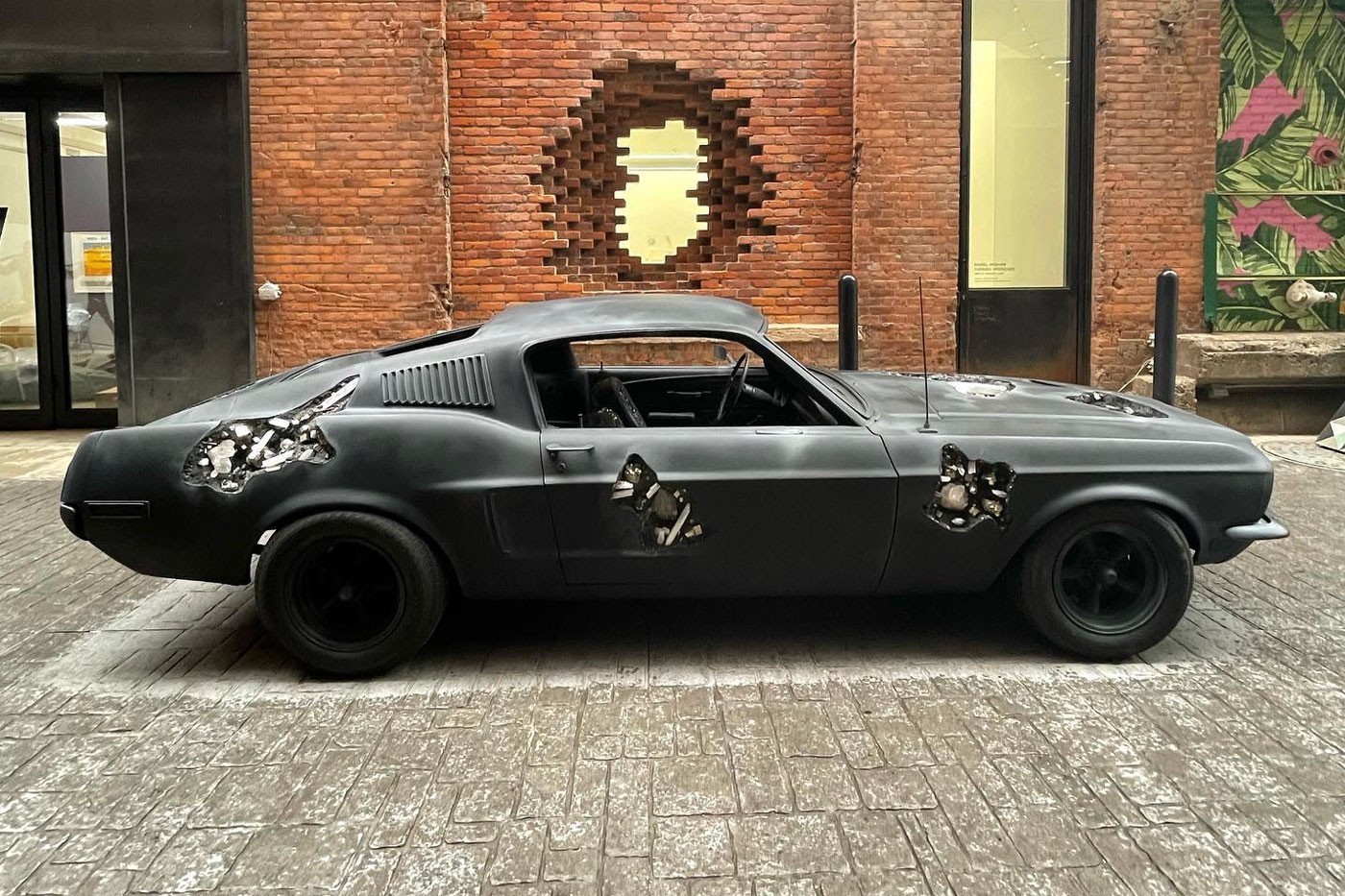 近赏 Daniel Arsham 打造 1968 Ford Mustang GT 经典车款雕塑