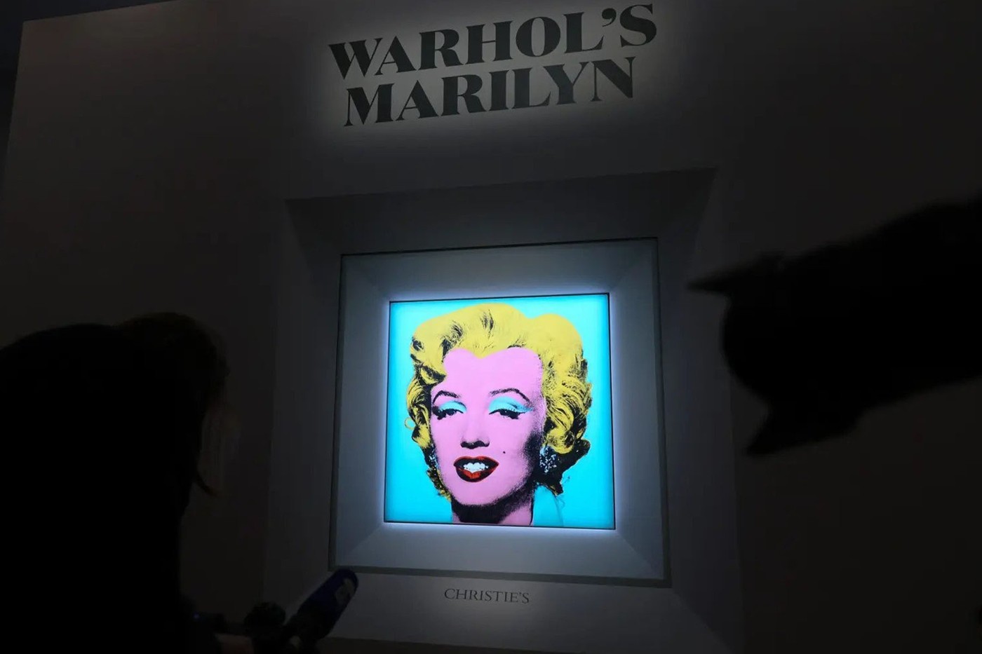 Andy Warhol 名作《Shot Sage Blue Marilyn》创纪录以 $1.95 亿美元售出