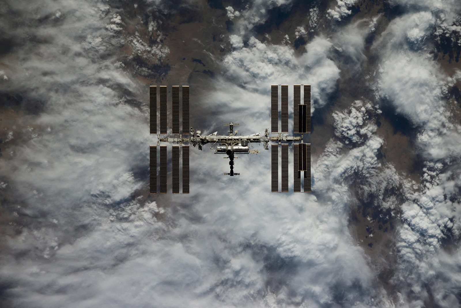 NASA 新规定前往国际太空站的私人任务皆须有退役太空人当「向导」