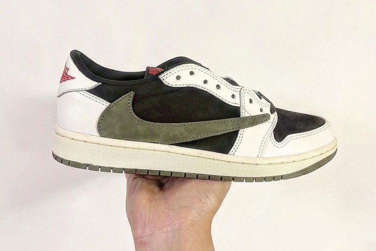 Travis Scott × Air Jordan 1 Low 最新联名配色「Olive」鞋款率先亮相