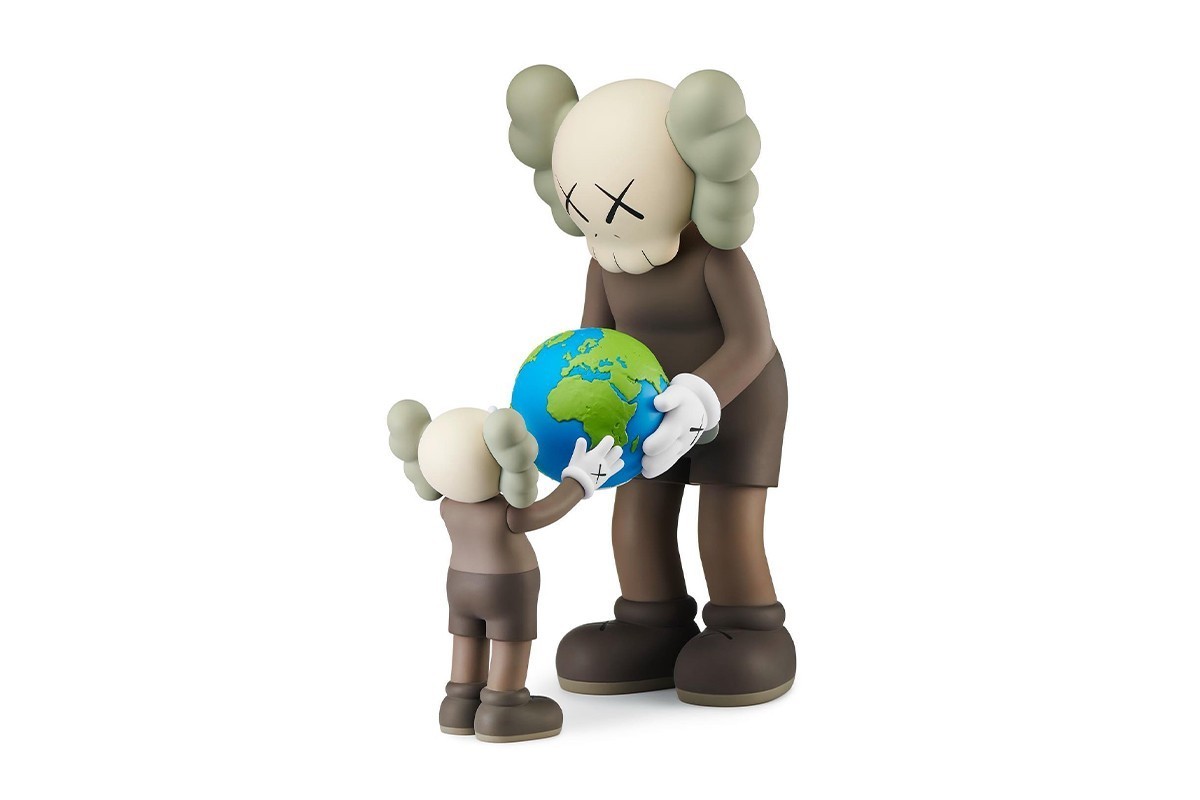 KAWS 推出全新「THE PROMISE」搪胶公仔系列