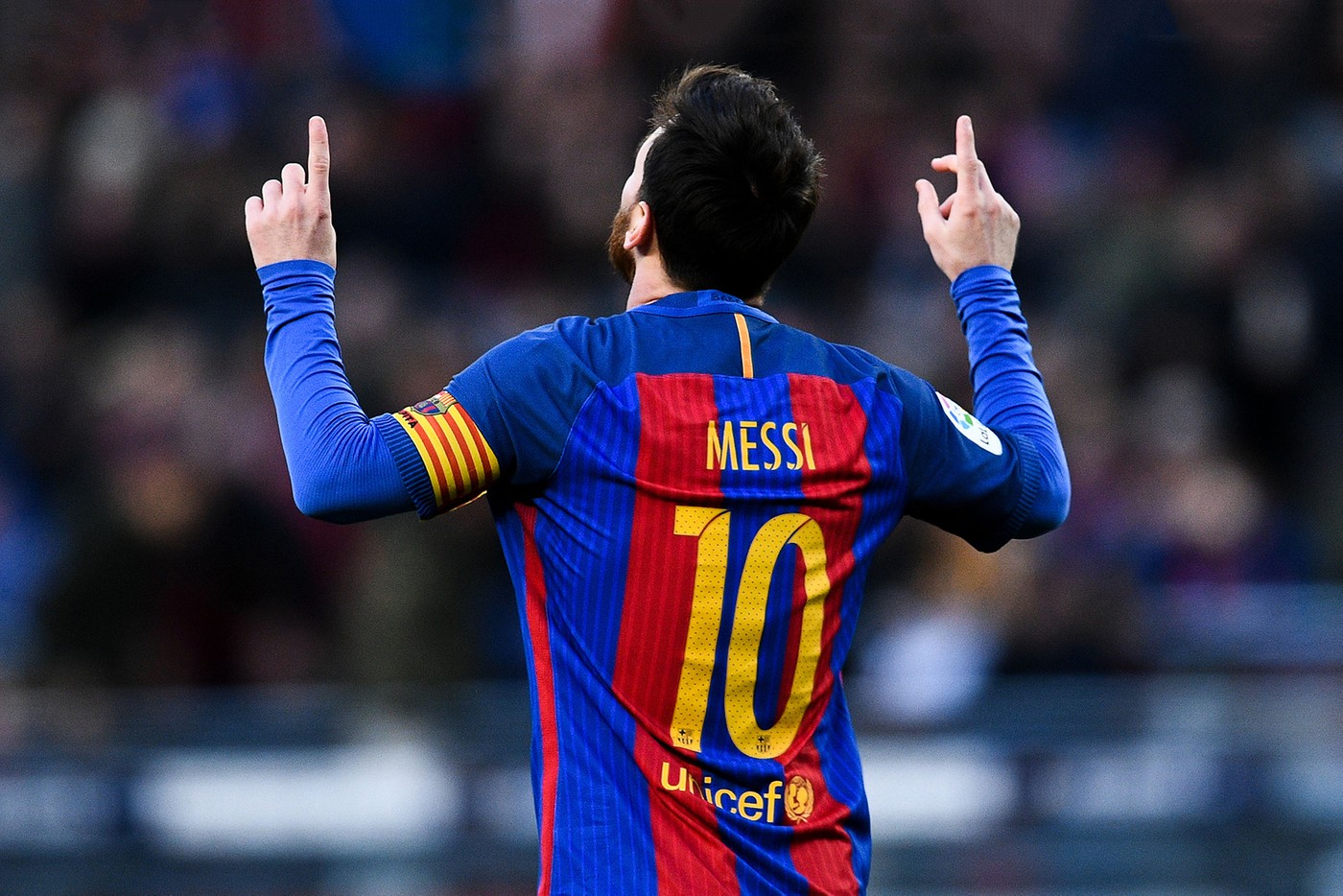 诺坎普之王！Lionel Messi 正式与 FC Barcelona 续约至 2021 年