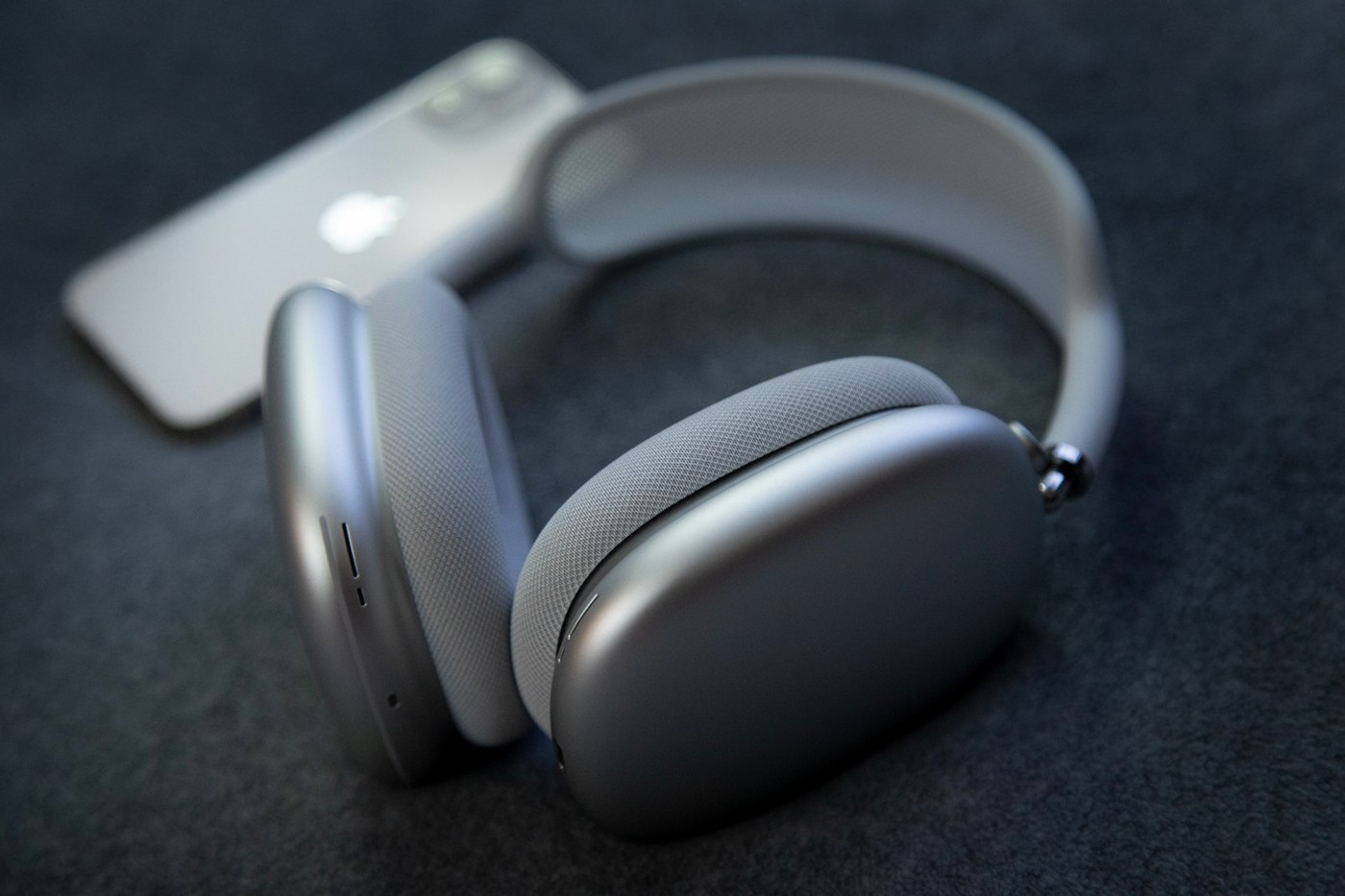 消息称 Apple 新一代 AirPods Max 与低阶 AirPods Lite 将于明年登场
