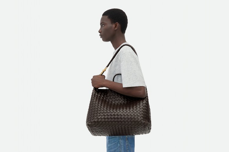 Bottega Veneta 推出全新 Andiamo 手袋系列