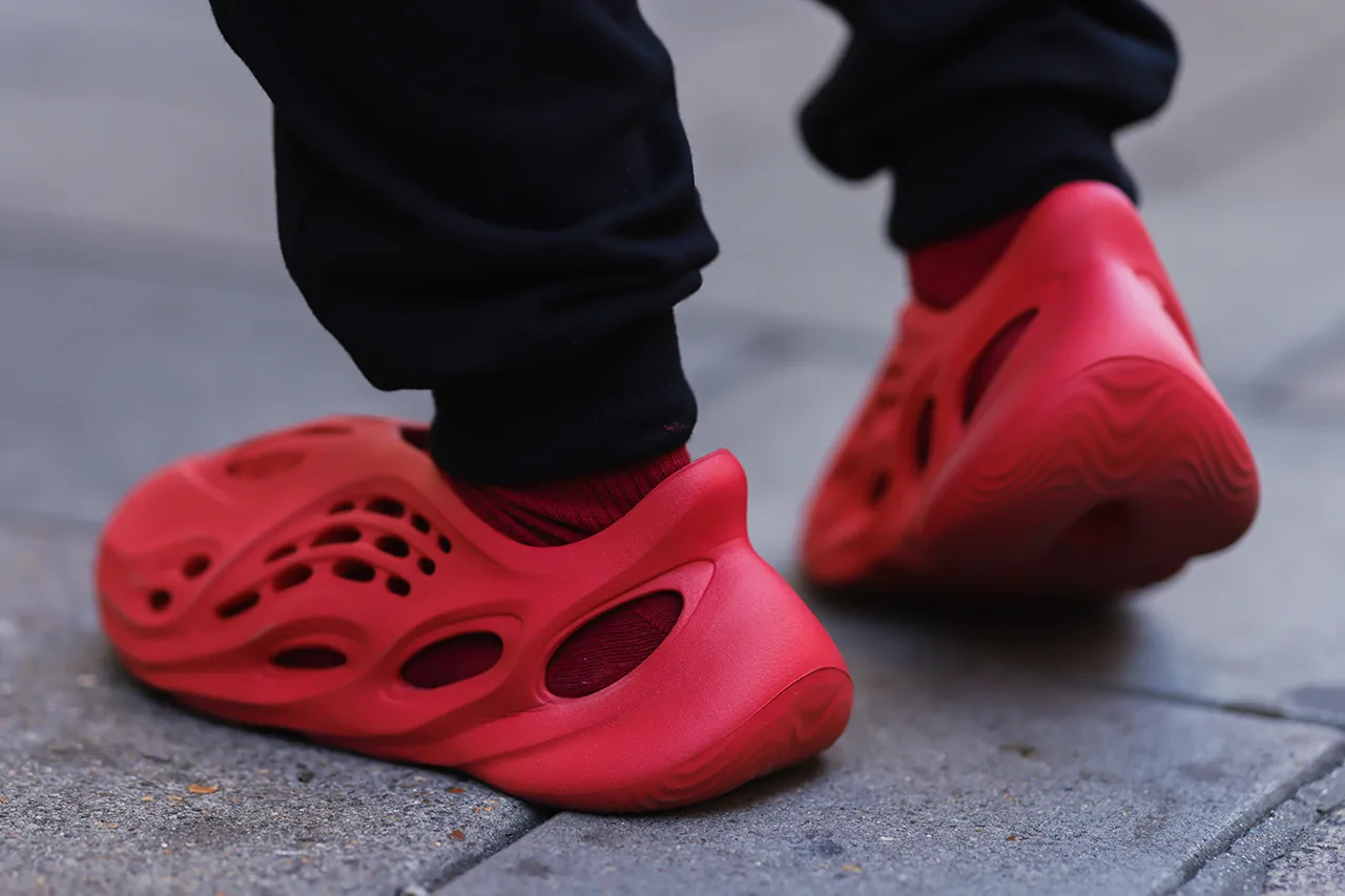 adidas CEO 就价值 13 亿美元的 YEEZY 库存困境发表讲话