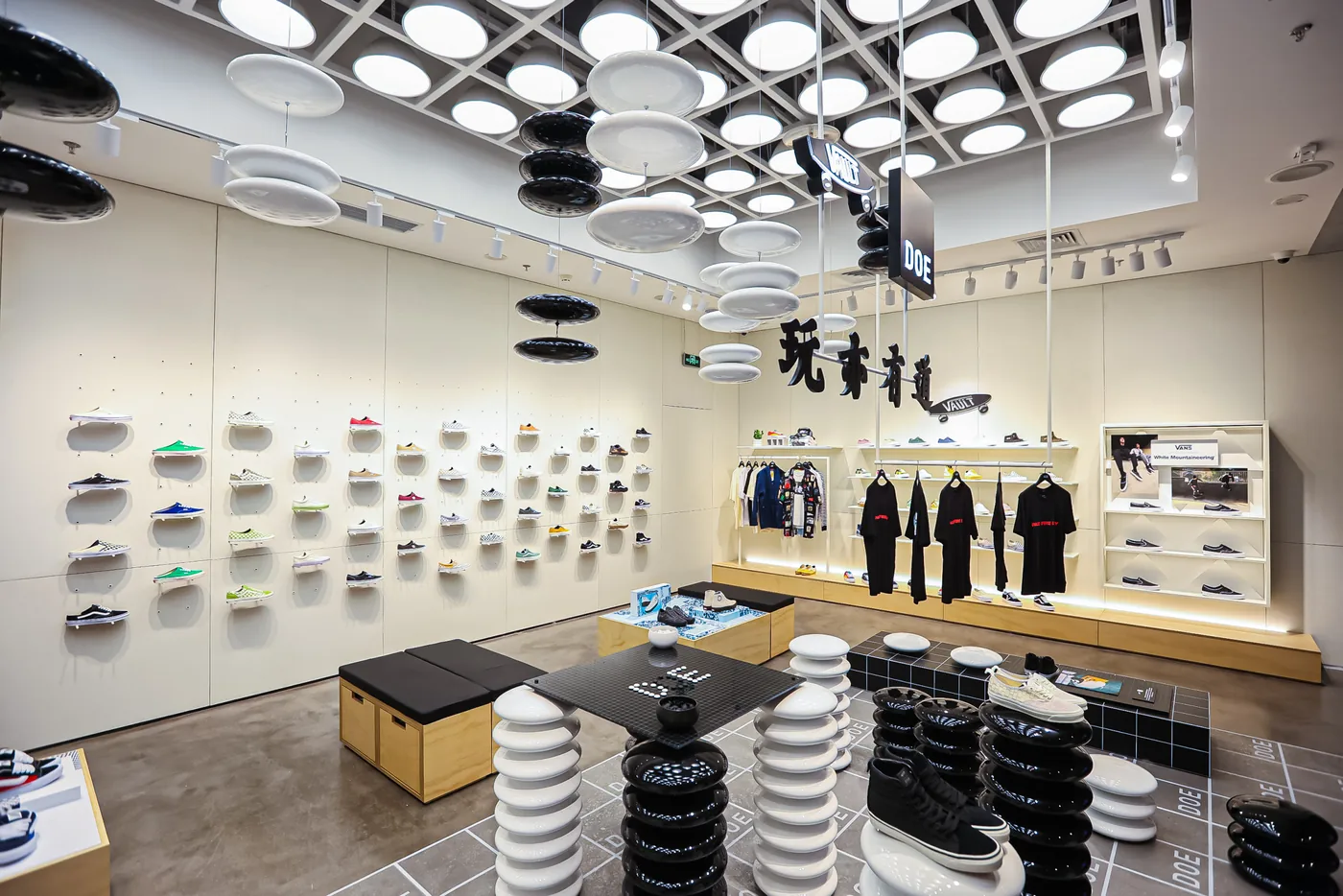 走进全新 Vans Boutique Store Vans 深圳店铺