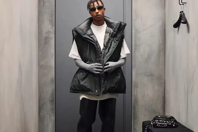 Balenciaga 正式发布 2023 早秋系列型录 Lookbook
