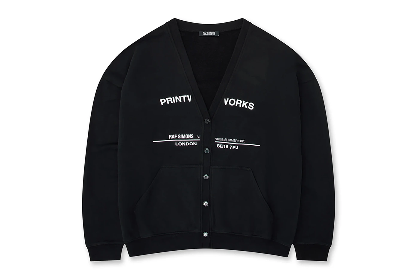 Raf Simons 正式推出 2023 春夏系列纪念开襟衫「Tour Cardigan」