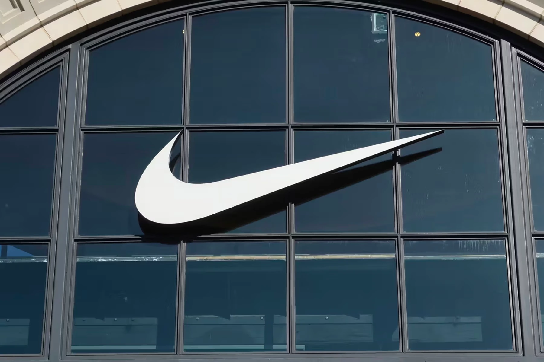 Nike 最新财报超出预期，销售额达到 $128 亿美元