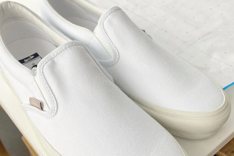 JJJJound × Vans Slip-On 最新全白联名鞋款率先曝光