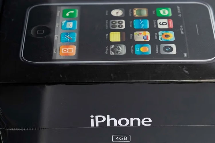 罕见初代 Apple iPhone 4GB 以近 $20 万美元售出