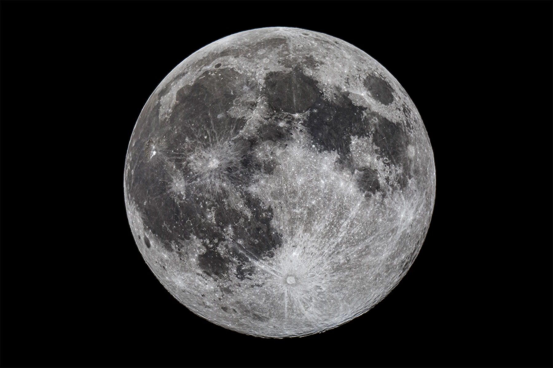 百年仅四次「超级蓝月」将在本月现身