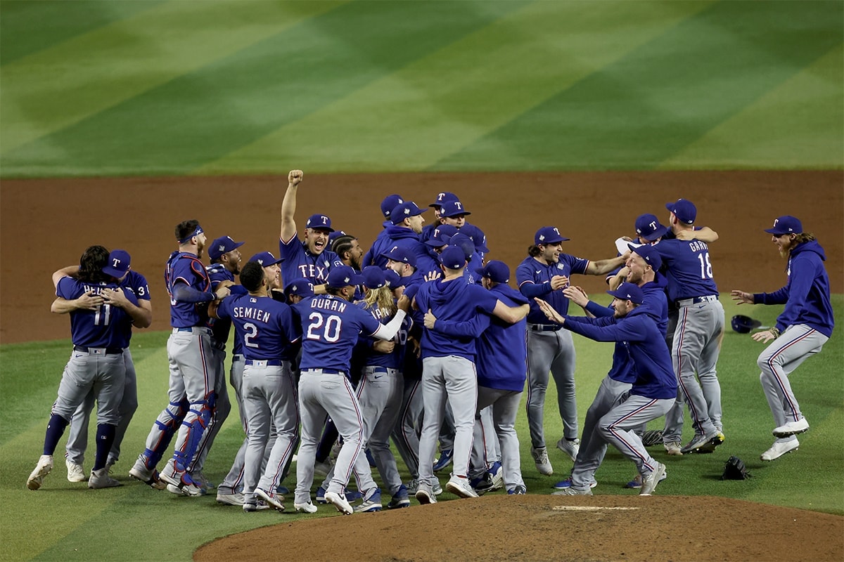 终结 62 年冠军荒！Texas Rangers 5：0 完封 Arizona Diamondbacks 首获 MLB 世界大赛冠军