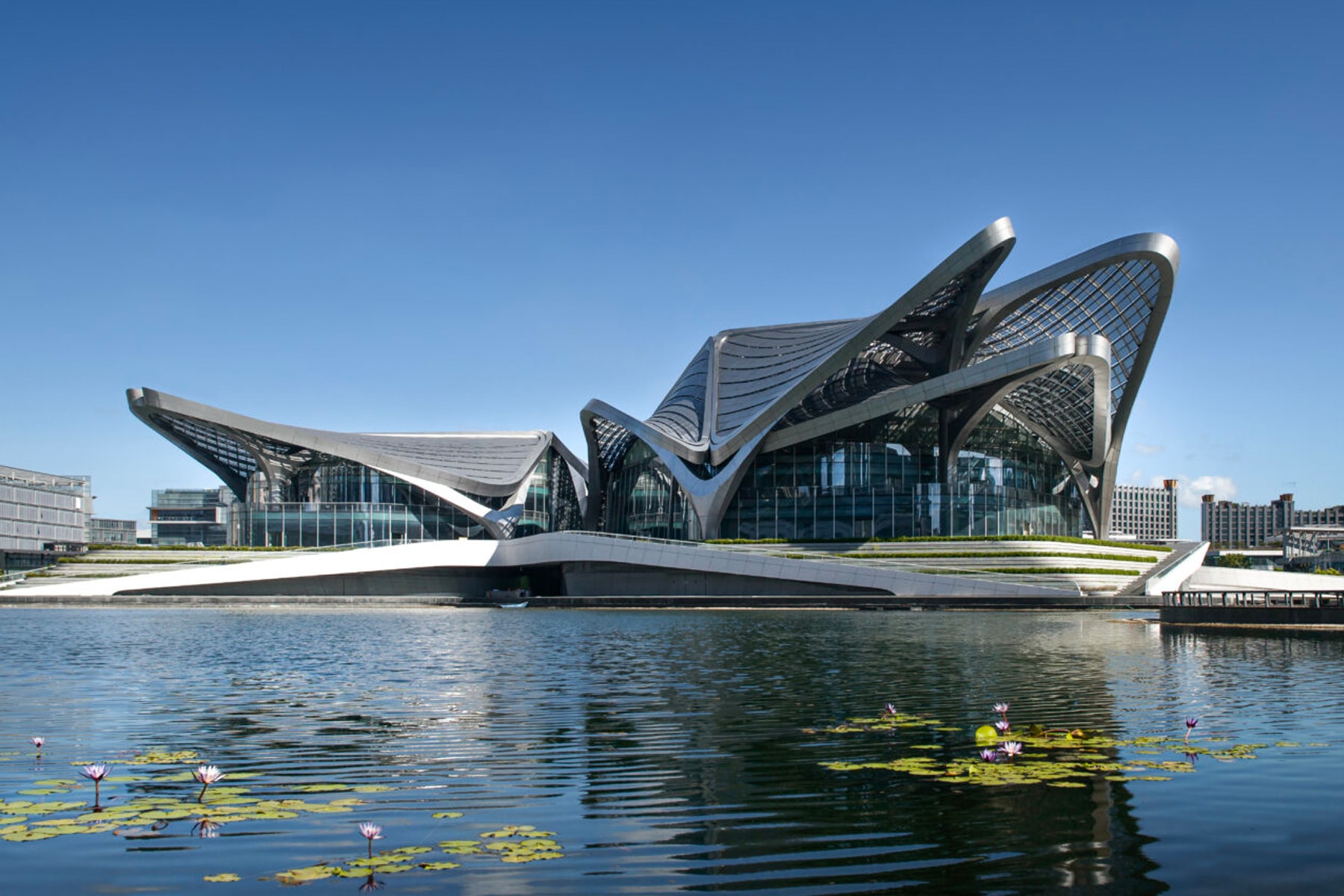 走进 Zaha Hadid 建筑事务所打造全新艺术中心 Zhuhai Jinwan Civic Art Centre