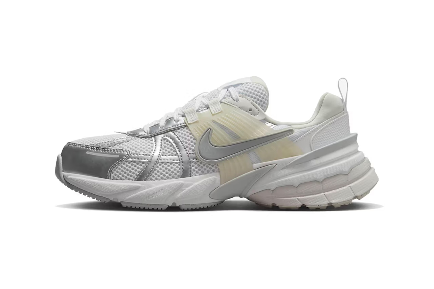 Nike V2k Run 全新配色「Metallic Silver」鞋款正式登场