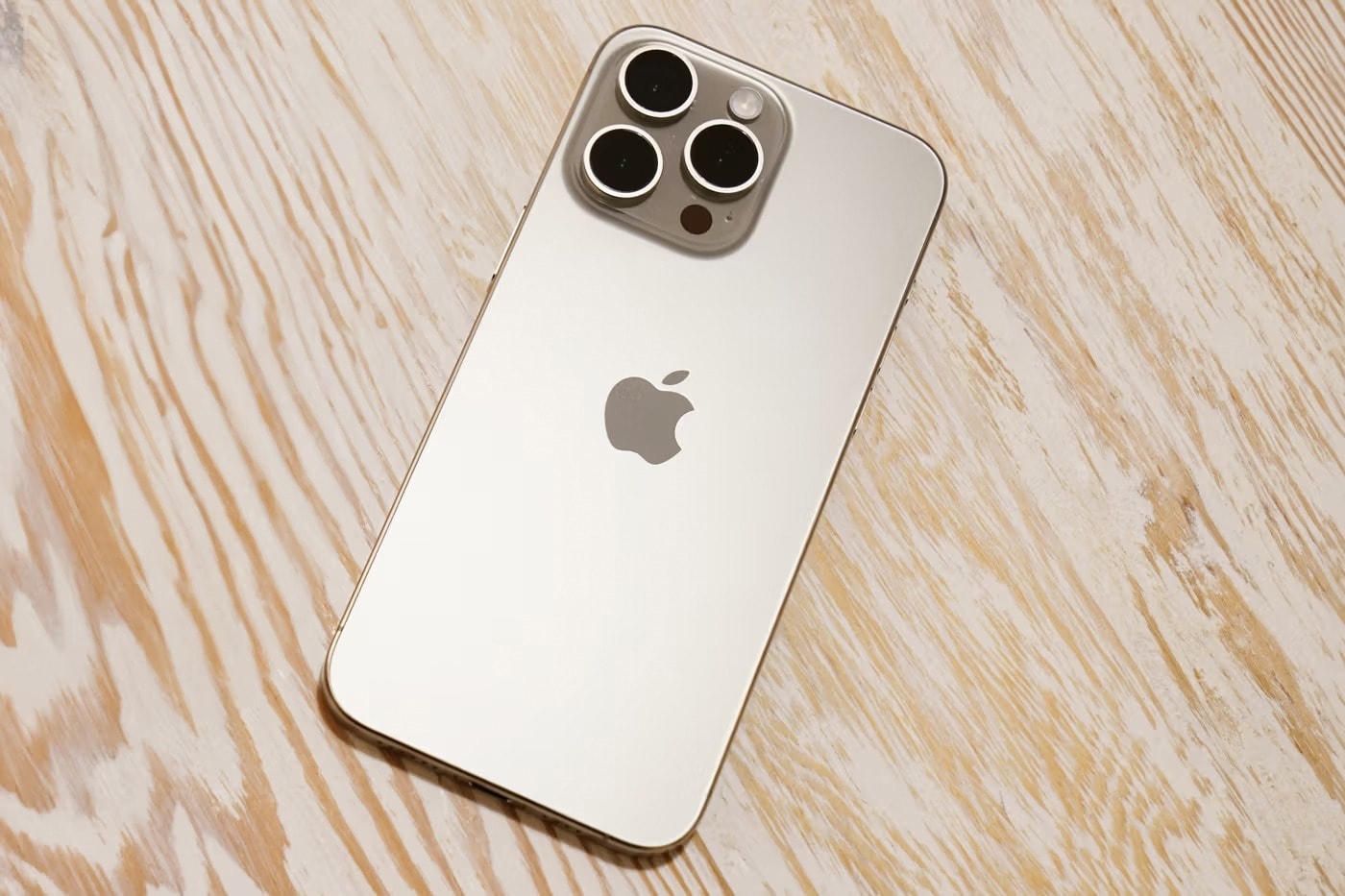 消息称 Apple 将于 2025 年推出轻薄外型 iPhone 17