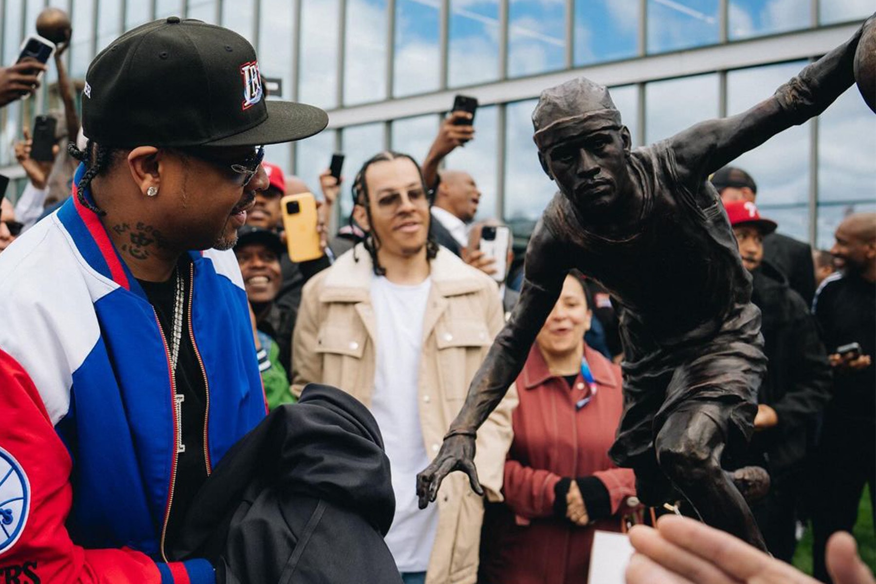 Philadelphia 76ers 正式揭晓传奇球星 Allen Iverson 纪念雕像