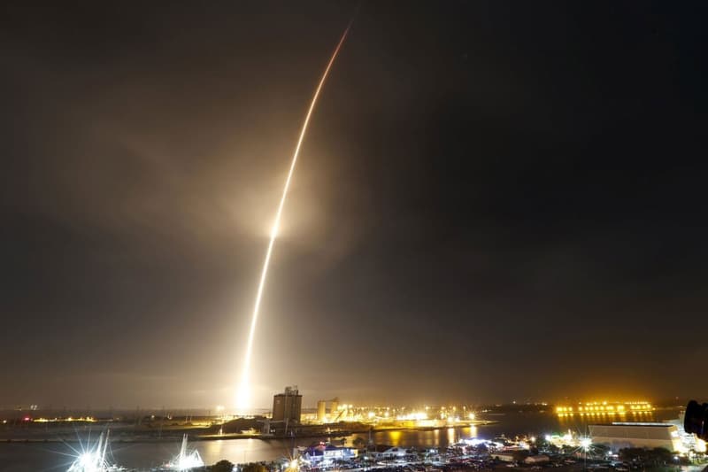 Space-X「猎鹰 9 号」运载火箭成功降落回收