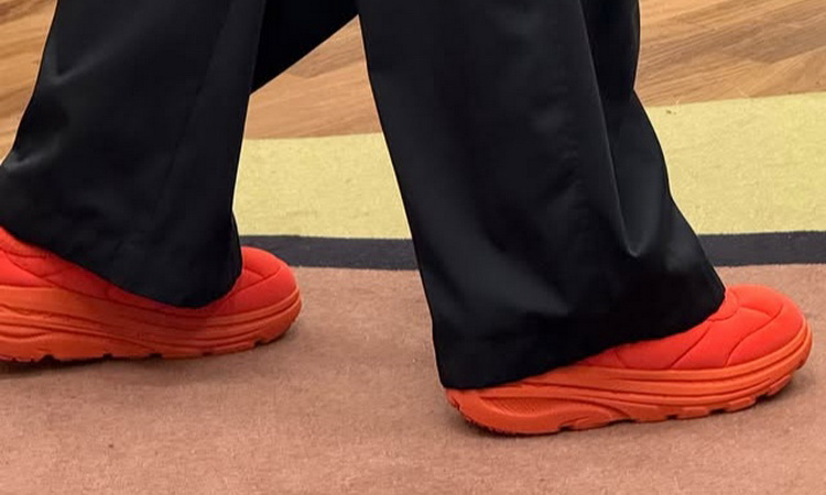 抢先预览 HOKA ONE ONE × Marni 合作鞋款
