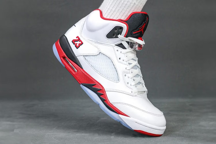 率先实着 Air Jordan 5 最新复刻配色「Fire Red」鞋款