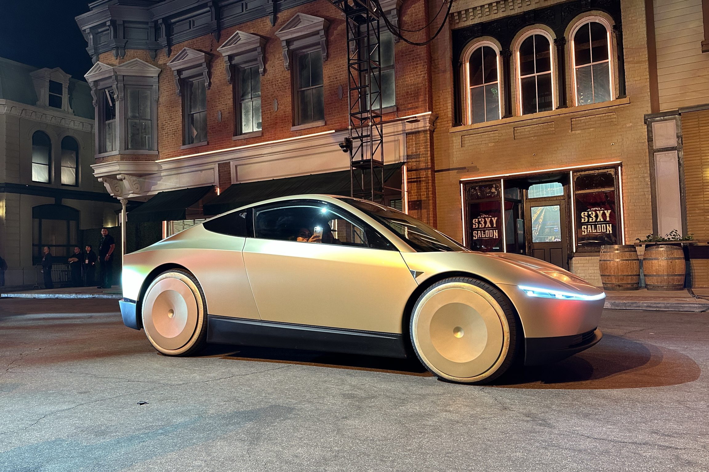 比预计提前，特斯拉 TESLA Cybercab 无人出租车官宣 6 月率先在美国开启运营