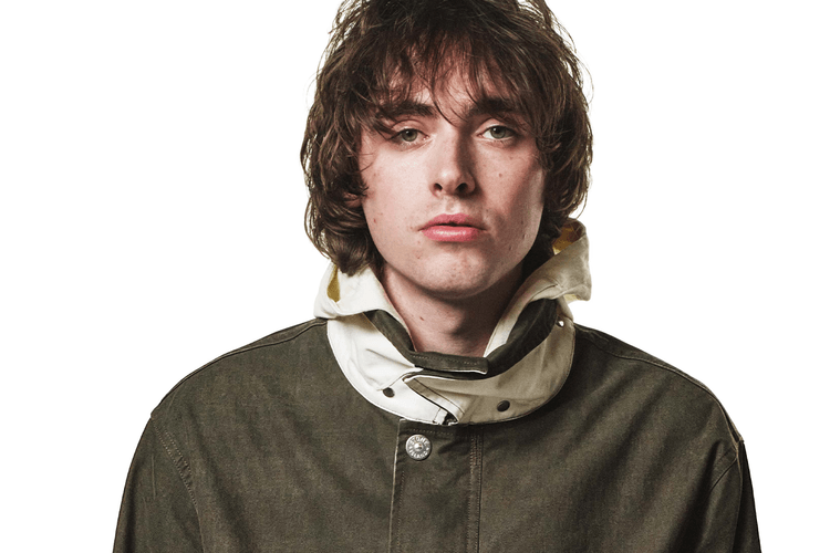 Gene Gallagher 演绎出镜 Stone Island 专为英国阴郁天气打造之最新外套