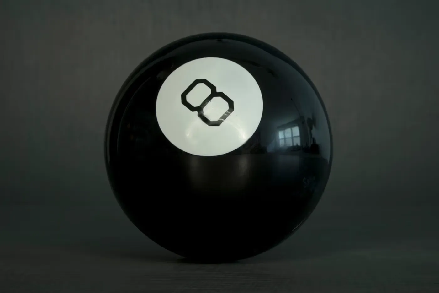 M. Night Shyamalan 联手 Brad Falchuk 宣布改编 Mattel「Magic 8 Ball」的超自然剧集
