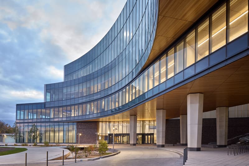 Ford 联手 Snøhetta 发布 Henry Ford II World Center，颠覆未来全球总部新蓝图