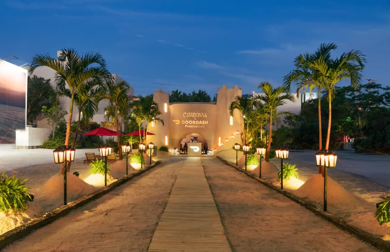 DoorDash Reservations 打造等身大沙堡餐厅　招待 Miami 最难订的奢华晚宴