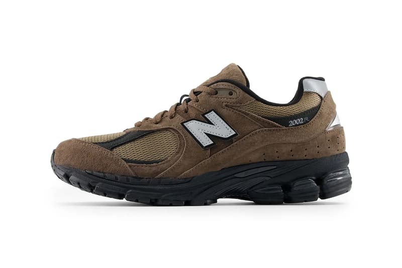 New Balance 推出 2002R 全新「Brown/Black」配色鞋款，满满 JJJJound 风格质感