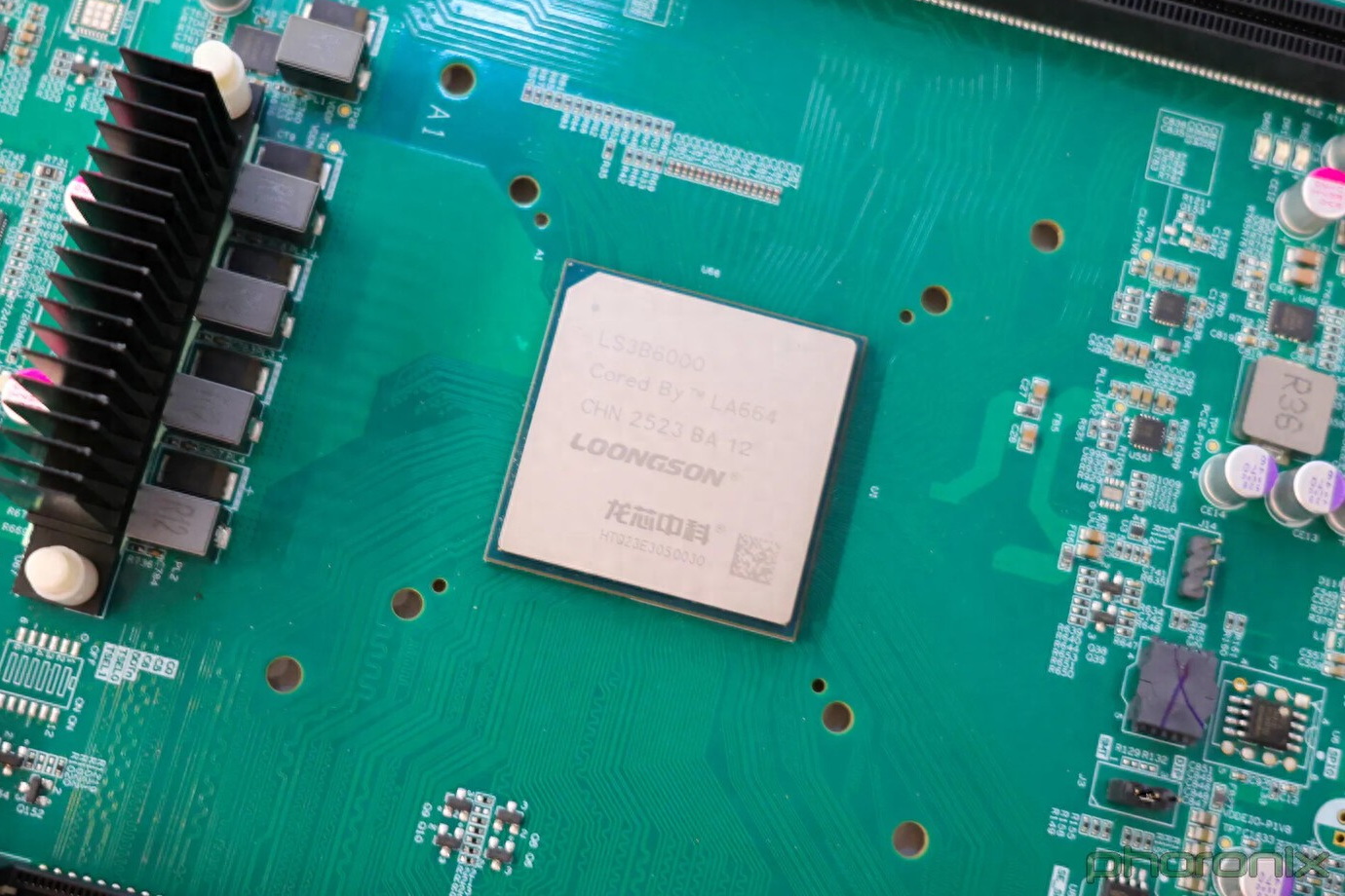 龙芯 3B6000 海外实测性能为锐龙 5 9600X 的三分之一