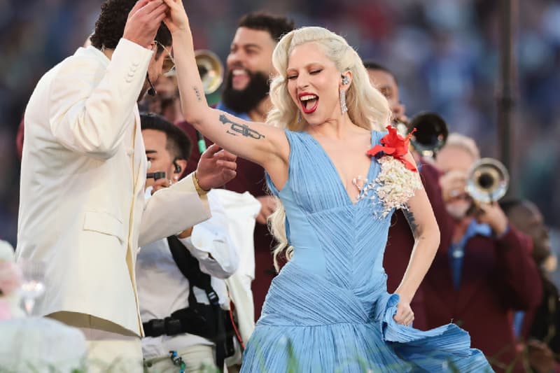 Lady Gaga 以度身订制 LUAR 登场，惊喜加盟 Bad Bunny Super Bowl 中场秀