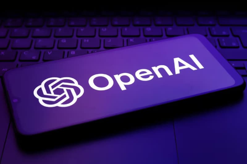 OpenAI × Jony Ive 计划 2027 推出内建镜头智能喇叭