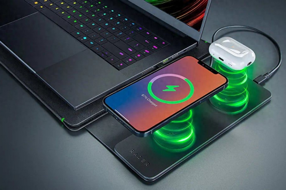 雷蛇推 MagSafe 兼容笔记本保护套，可同时为 iPhone 与 AirPods 无线充电