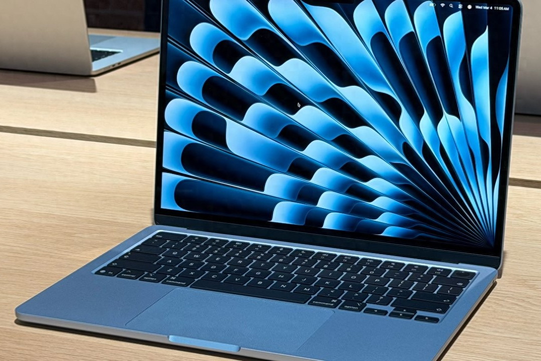 OLED 版 MacBook Air 或将推迟至 2029 年发售