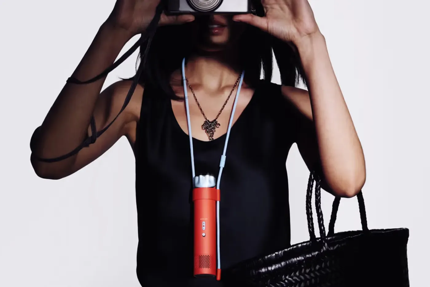 Dyson 推出全新 HushJet Mini Cool 便携手持风扇