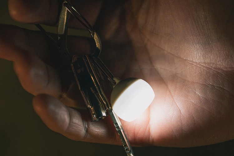 Snow Peak 推出仅 US$15 的超强迷你营灯 Micro Hozuki