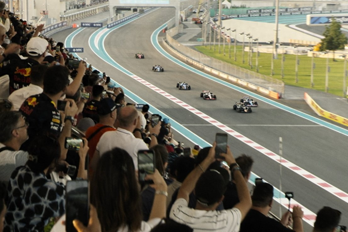 苹果服务高级副总裁 Eddy Cue 期待《F1》电影续集，计划扩大赛车直播版图