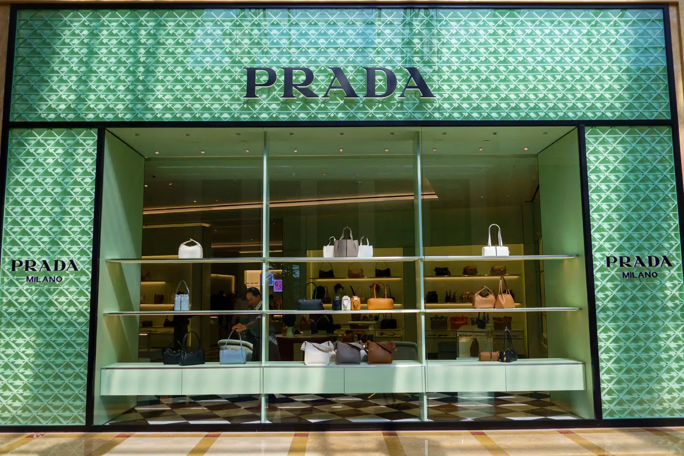 Miu Miu 热潮降温，Prada Group 靠 Versace 及美洲市场撑起增长