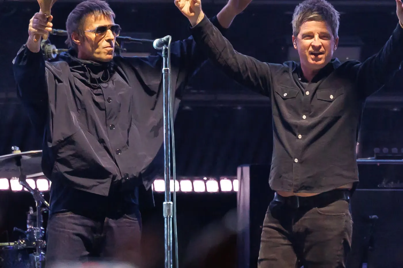 Disney 携手 Steven Knight 把「Oasis Live ’25」拍成一部配得上这次重组的终极摇滚纪录片