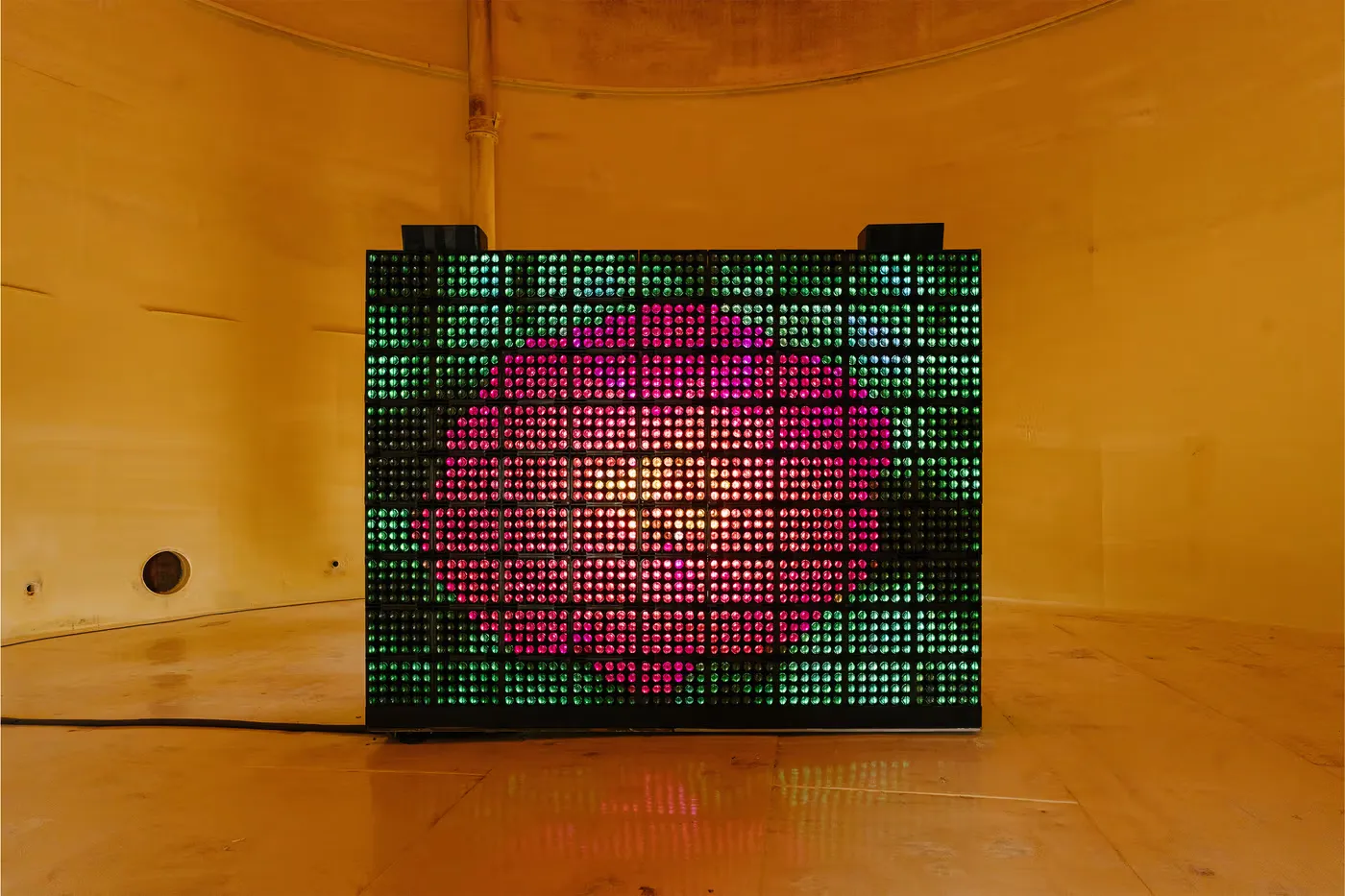 Trevor Paglen 主理 Art Basel 史上最大型数码艺术单元